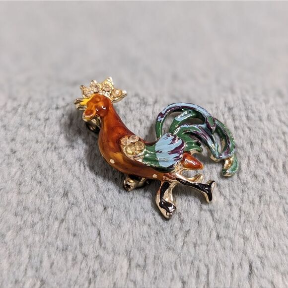Vintage Enamel and Goldtone Rooster Brooche with Rhinestone Accents - Picture 5 of 9